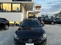 Usata Volvo V60 Momentum 120 CV (88 kW) 2017 Nero Station wagon