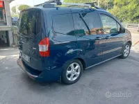 Usata Ford Tourneo Courier 100 CV (73 kW) 2016 Bluazzurro Monovolume