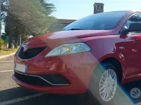 Usado Lancia Ypsilon Gold 69 HP (50 kW) 2018 Vermelho Citadino