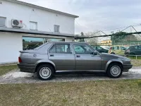 Usata Alfa Romeo 75 148 CV (108 kW) 1989 Grigio Berlina
