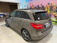 Usata Mercedes B200 Premium 136 CV (100 kW) 2012 Grigio Monovolume