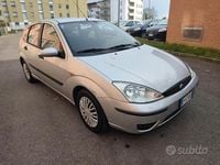 Usata Ford Focus Zetec 100 CV (73 kW) 2004 Grigio Berlina