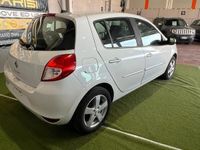 Usata Renault Clio II Dynamique 75 CV (55 kW) 2010 Bianco Berlina