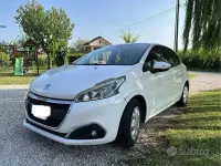 Usata Peugeot 208 Active 68 CV (50 kW) 2015 Bianco Utilitaria