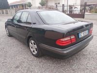 Usata Mercedes E240 136 CV (100 kW) 2002 Nero Berlina
