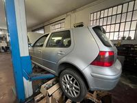 Usata VW Golf IV 104 CV (76 kW) 2001 Argento Berlina