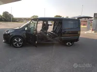 Usata Ford Tourneo Connect Active 120 CV (88 kW) 2022 Nero Monovolume