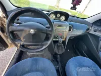 Usata Lancia Ypsilon 60 CV (44 kW) 2004 Bianco Utilitaria