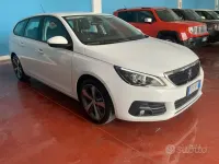 Usado Peugeot 308 Active 99 CV (72 kW) 2018 Blanco Familiar