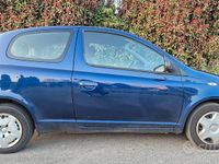 Usata Toyota Yaris 86 CV (63 kW) 2000 Blu Utilitaria