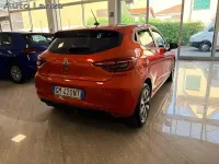 Usata Renault Clio V Equilibre 90 CV (66 kW) 2023 Arancione Berlina