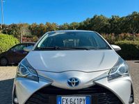 Usata Toyota Yaris Hybrid 73 CV (53 kW) 2019 Grigio Utilitaria