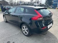 Usata Volvo V40 Kinetic 120 CV (88 kW) 2017 Nero Berlina