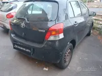 Usata Toyota Yaris 90 CV (66 kW) 2010 Nero Utilitaria
