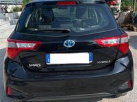 Usata Toyota Yaris Hybrid 73 CV (53 kW) 2019 Nero Utilitaria
