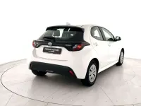 Usata Toyota Yaris Hybrid Business Edition 92 CV (67 kW) 2023 Super white Utilitaria