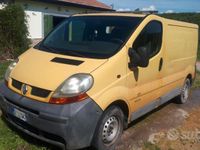 Usata Renault Trafic 100 CV (73 kW) 2003 Giallo Monovolume
