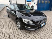 Usata Volvo V60 Kinetic 114 CV (83 kW) 2014 Nero Station wagon