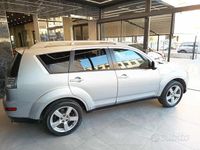 Usata Mitsubishi Outlander Invite 140 CV (102 kW) 2007 Grigio scuro SUV