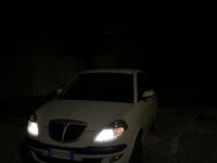 Usata Lancia Ypsilon 75 CV (55 kW) 2005 Bianco Utilitaria