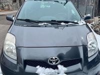 Usata Toyota Yaris 101 CV (74 kW) 2010 Grigio Utilitaria