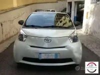 Usata Toyota iQ Trend 68 CV (50 kW) 2012 Bianco Utilitaria