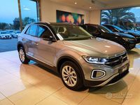 Usata VW T-Roc 116 CV (85 kW) 2023 Grigio chiaro SUV