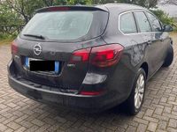 Usata Opel Astra 110 CV (80 kW) 2012 Nero Station wagon