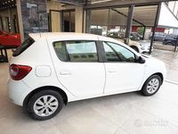 Usata Dacia Sandero Ambiance 75 CV (55 kW) 2015 Bianco Berlina