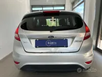 Usata Ford Fiesta Titanium 70 CV (51 kW) 2011 Grigio Berlina