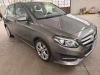 Begagnad Mercedes B200 136 HK (100 kW) 2016 Grå Minibuss