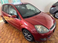 Usata Ford Fiesta 75 CV (55 kW) 2007 Arancione Utilitaria