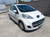 Usata Peugeot 107 68 CV (50 kW) 2010 Bianco Utilitaria