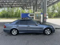 Usata Mercedes E220 Avantgarde 150 CV (110 kW) 2003 Blu/azzurro Berlina