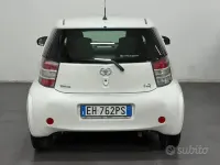 Usata Toyota iQ 68 CV (50 kW) 2011 Bianco Utilitaria