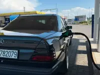 Usata Mercedes E200 122 CV (89 kW) 1990 Nero Berlina