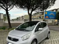 Usata Kia Venga 90 CV (66 kW) 2013 Grigio Utilitaria
