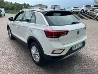 Usata VW T-Roc Life 150 CV (110 kW) 2023 Bianco pastello SUV