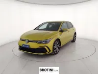 Usata VW Golf VIII R-line 131 CV (96 kW) 2024 Giallo metallizzato Berlina