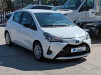 Usata Toyota Yaris Hybrid Cool 72 CV (52 kW) 2018 Bianco Berlina