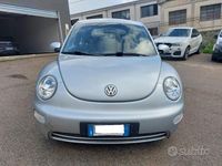 Usata VW New Beetle 105 CV (77 kW) 2006 Grigio Utilitaria