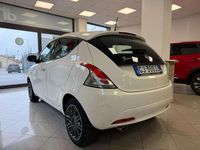 Usata Lancia Ypsilon 69 CV (50 kW) 2022 Bianco Utilitaria