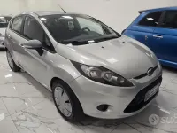 Usata Ford Fiesta Titanium 70 CV (51 kW) 2010 Grigio Utilitaria