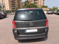 Usata Opel Zafira 125 CV (91 kW) 2012 Nero Monovolume