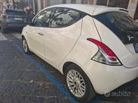 Usata Lancia Ypsilon 69 CV (50 kW) 2015 Bianco Utilitaria