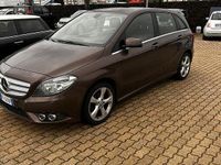 Usata Mercedes B180 109 CV (80 kW) 2018 Marrone Utilitaria