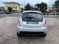 Usata Lancia Ypsilon 69 CV (50 kW) 2015 Argento Utilitaria