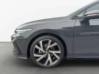 Usata VW Golf VIII R-line 131 CV (96 kW) 2024 Grigio Berlina