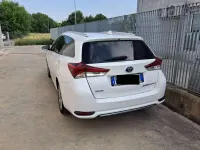 Usata Toyota Auris Hybrid Lounge 99 CV (72 kW) 2016 Bianco Station wagon