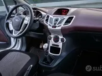 Usata Ford Fiesta Titanium 96 CV (70 kW) 2010 Bianco Utilitaria